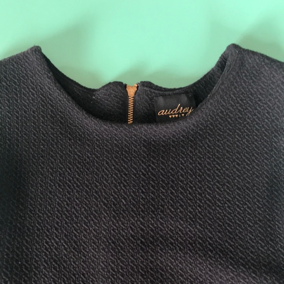 Adorable A-line black dress with gold zipper - Picture 10 of 11